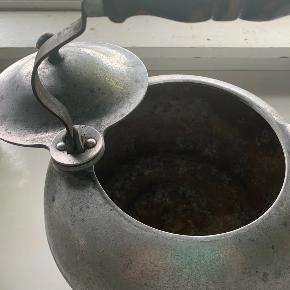 Vintage metal teapot with wood handle. - Picture 4 of 4
